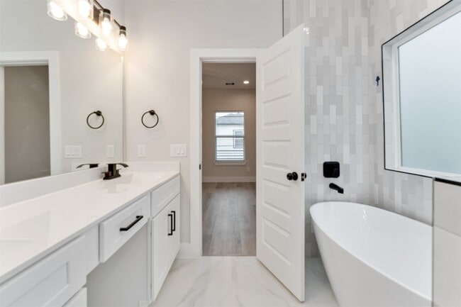 Primary Photo - 108 W 44th St