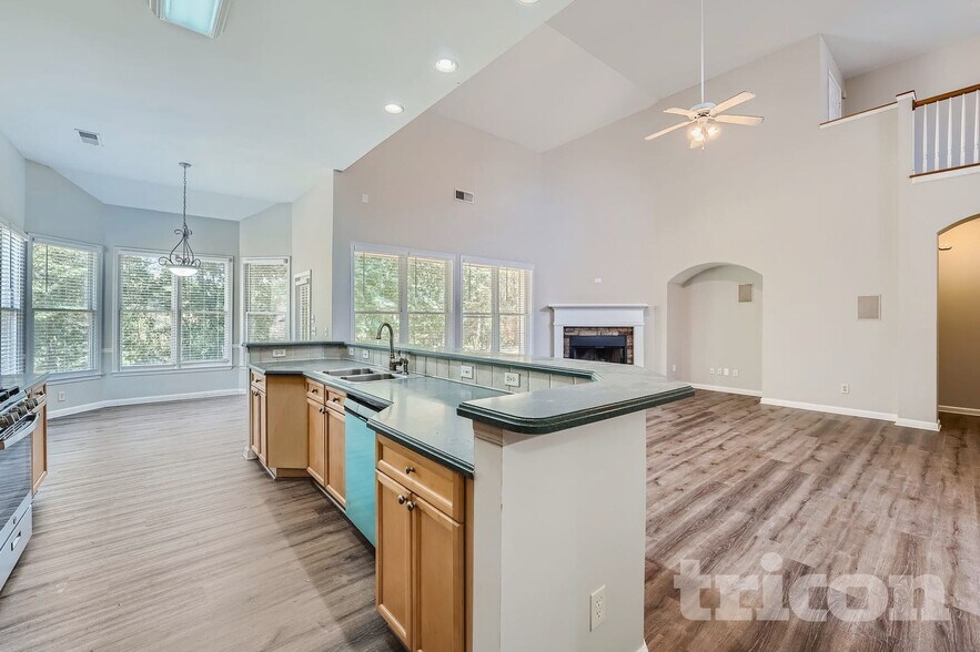 Building Photo - 4153 Ashland Cir