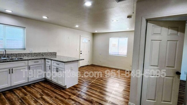 Building Photo - 156 E Marshall Blvd