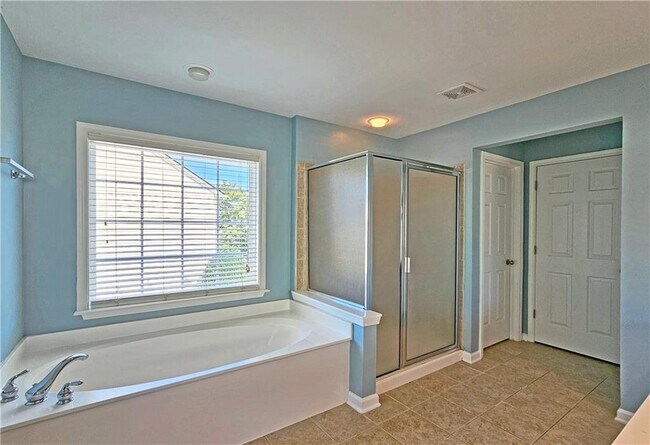 Building Photo - 1215 Clandon Pl