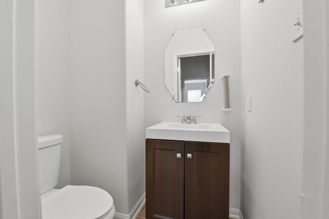 Building Photo - 7519 Chathan Glen Ln