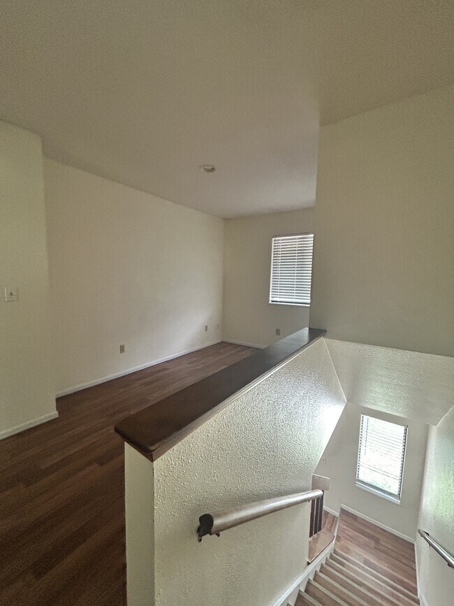 Building Photo - 3500 Rolling Green Dr