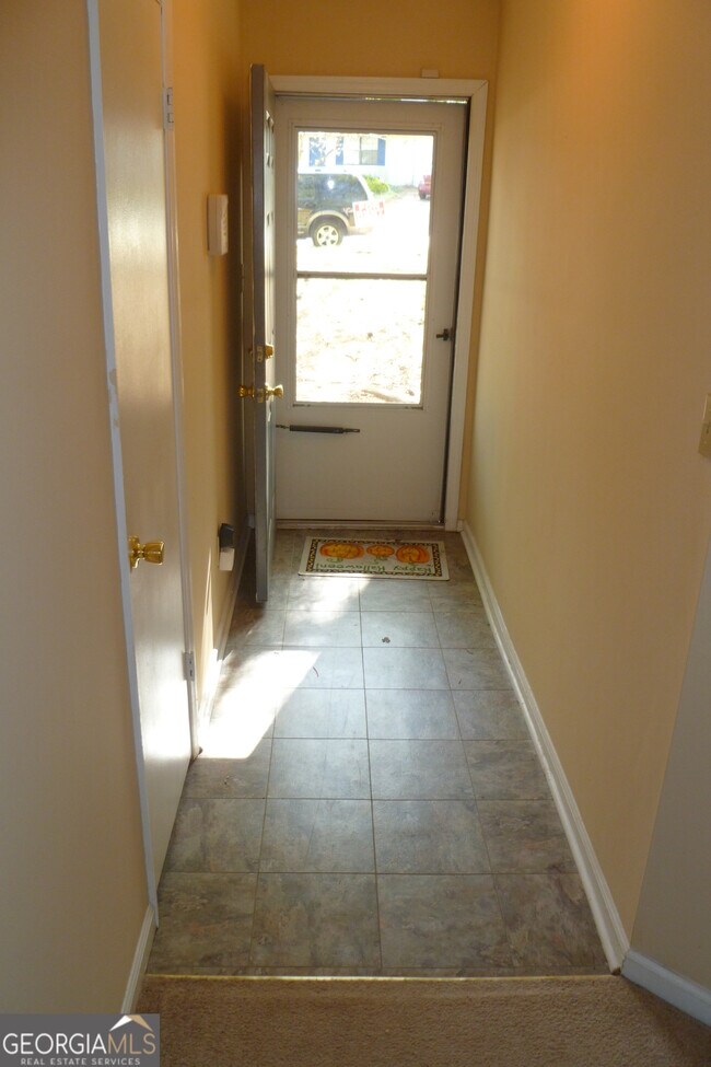 Building Photo - 6627 Bent Creek Dr