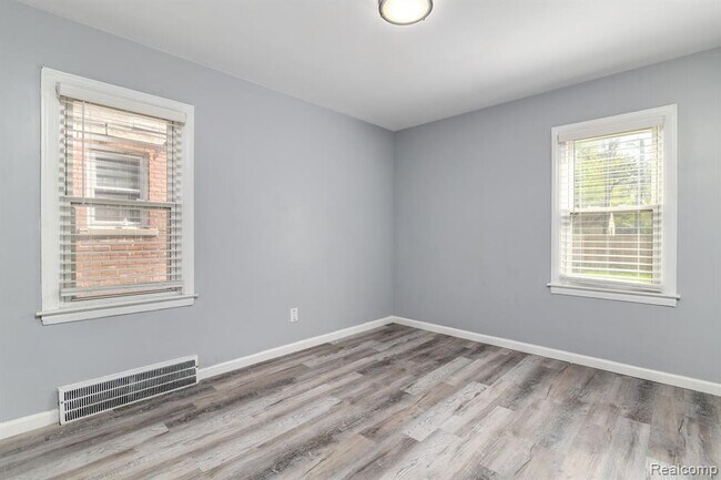 Building Photo - 15810 Robson St