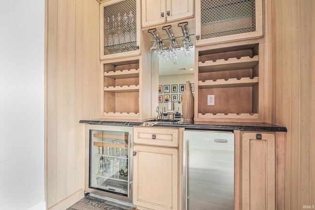 Building Photo - 112 S Niles Ave