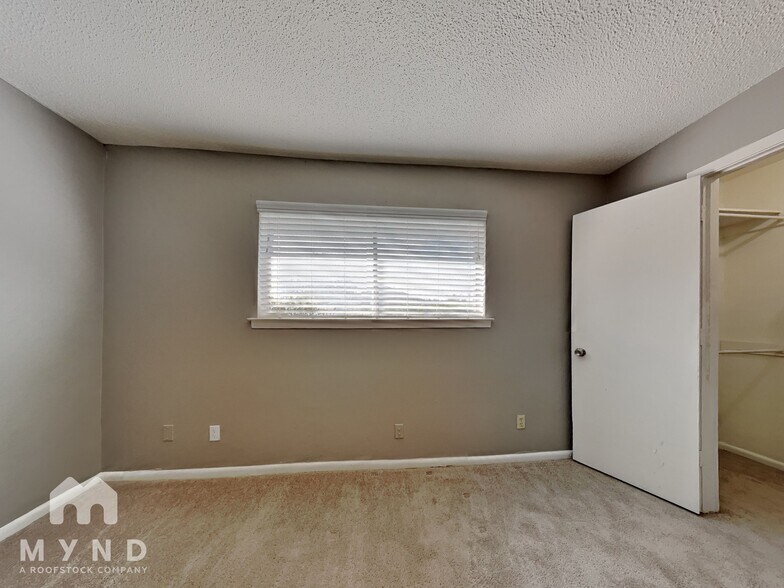 Building Photo - 314 Towne House Ln