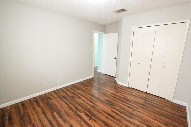 Building Photo - 9705 Dalewood Dr