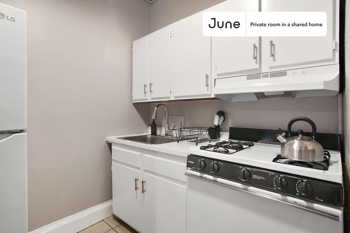 Building Photo - Room in Shared 4 bed/1 bath home