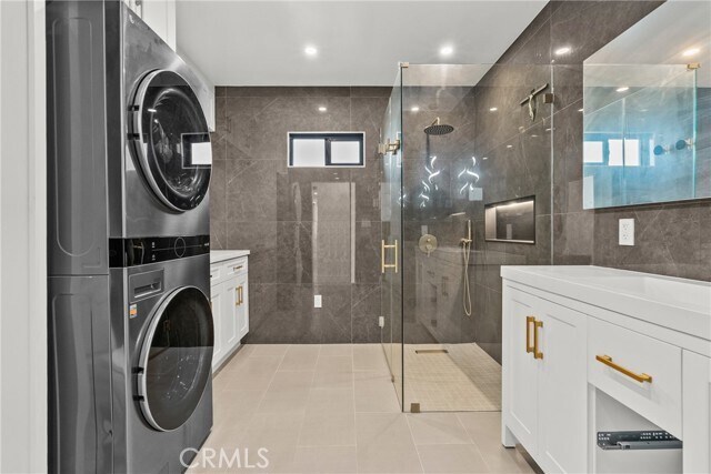 Building Photo - 10144 Gaviota Ave