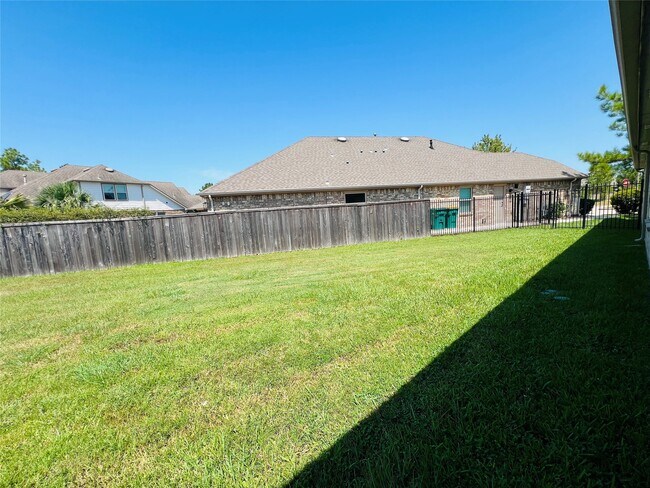 Building Photo - 6 Log House Ct