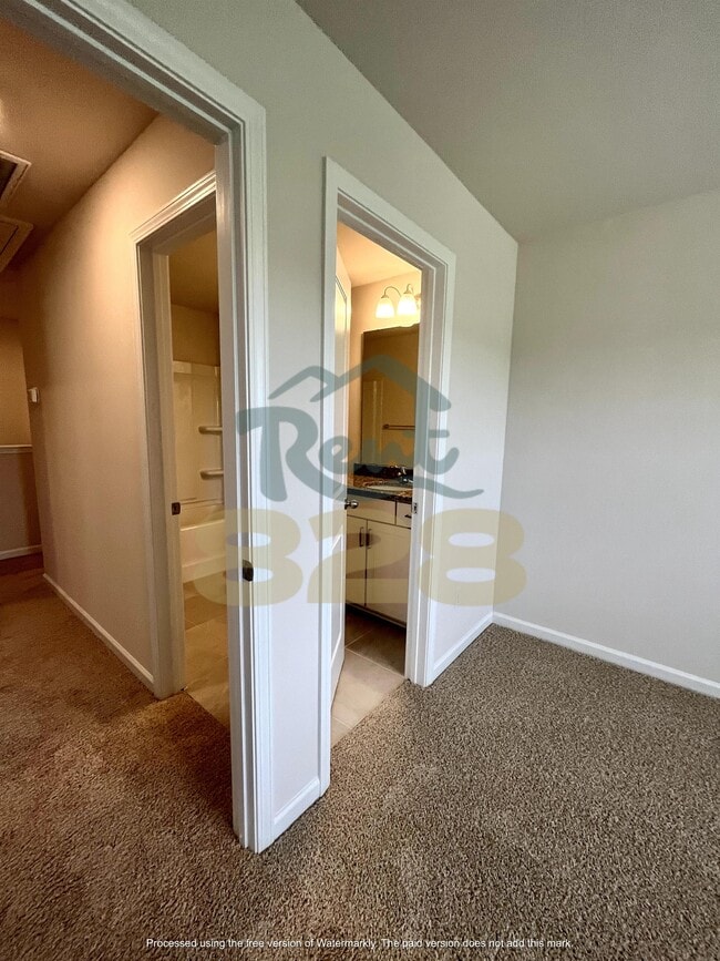 Building Photo - 146 Creekview Rd