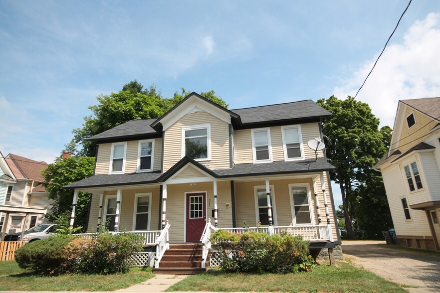 Primary Photo - 832 W Walnut St