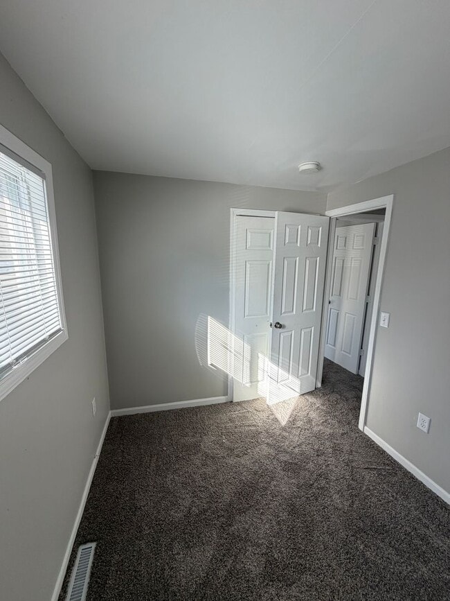 Building Photo - Section 8 Approved | Charming 3 Bed / 1 Bath Home in Lansing