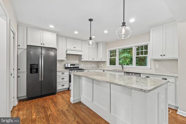 Building Photo - 2722 Woodley Pl