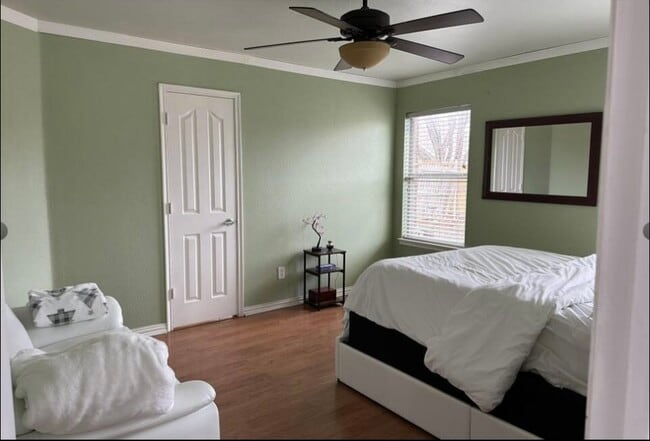 Building Photo - 1505 Hill Lockwoods Dr