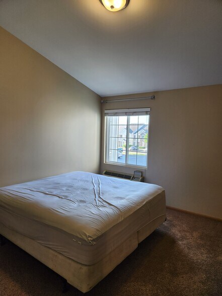 Building Photo - 1819 Silverstone Dr