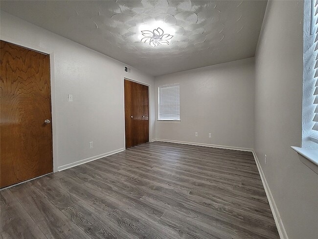 Building Photo - 738 Hawthorne Ln