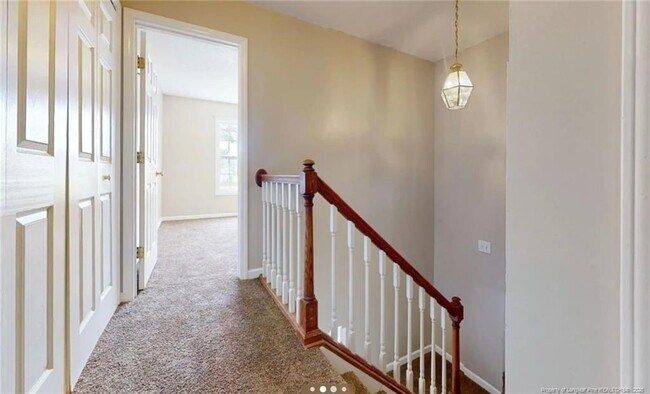 Building Photo - 10 Valley View Ct