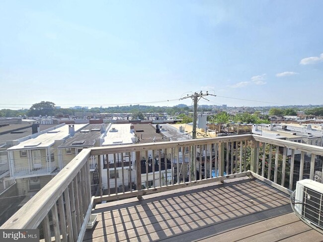 Building Photo - 128 S Ellwood Ave