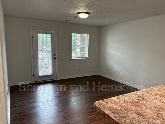 Building Photo - 3400 London Ct SW