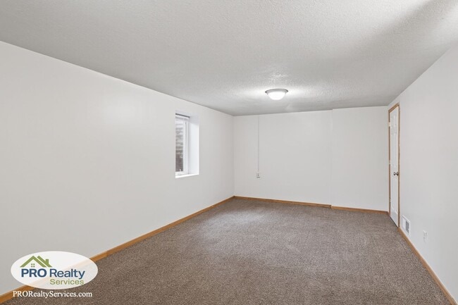 Building Photo - 3 Bedroom Home **50% off January's Rent with a January 2026 Move In**