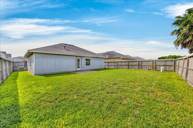 Building Photo - 2314 Blue Star Dr