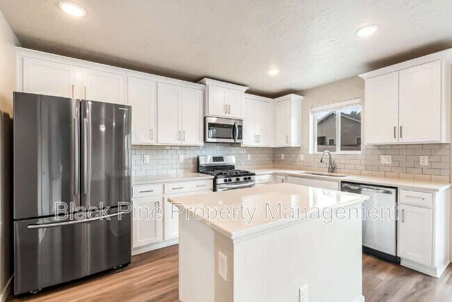 Building Photo - 6049 S Carlburg Ave