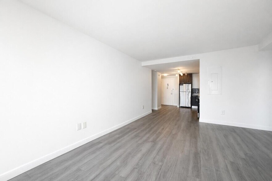 Building Photo - 1524 Sheepshead Bay Rd