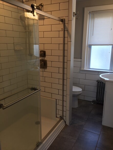 Building Photo - 108 W 6th Ave