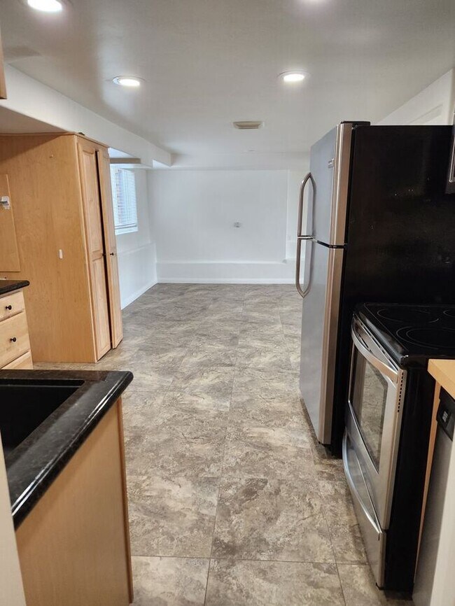 Building Photo - Imperial Beach, Spacious 1BR/1BA Unit only 1 Block from the beach!