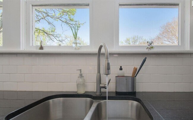 Building Photo - Two Bedroom Home For Rent