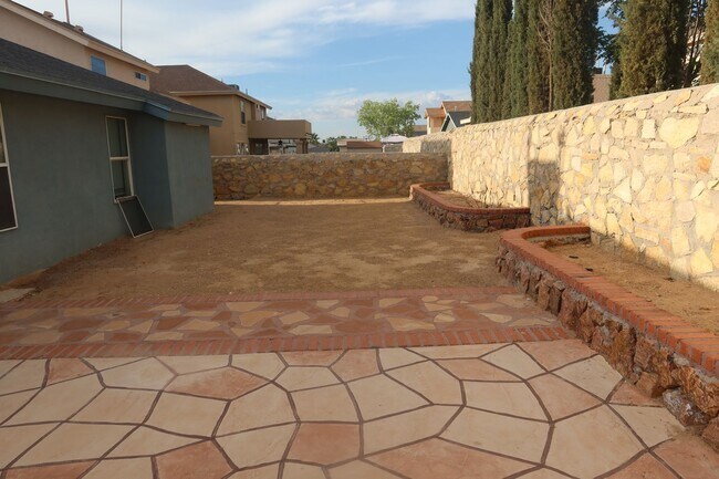 Building Photo - 3704 Leticia St