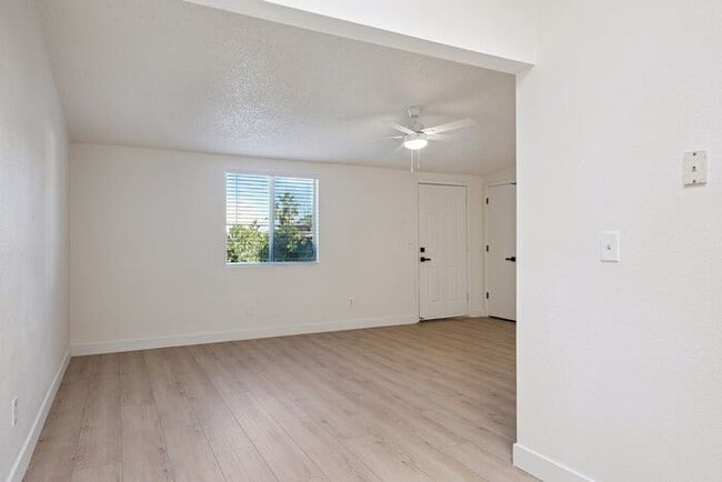 Building Photo - 1480 E 29th Ave