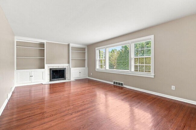Building Photo - 912 Beechwood Rd