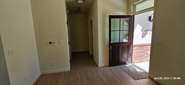 Building Photo - 520 E Clark Ave