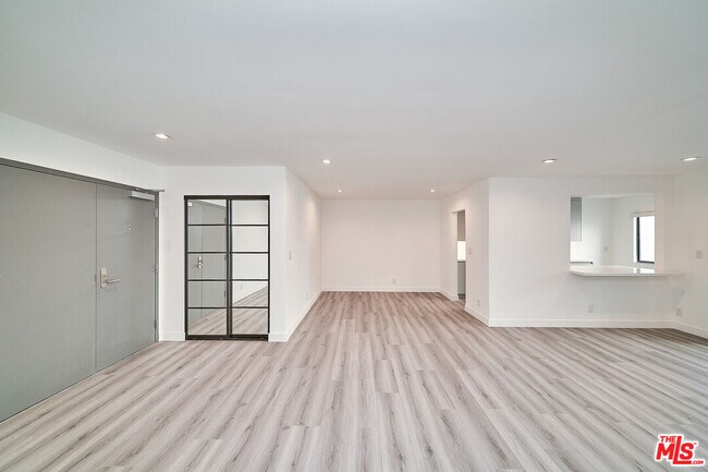 Building Photo - 145 S Maple Dr