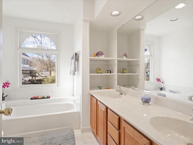 Building Photo - 7004 Dreams Way Ct