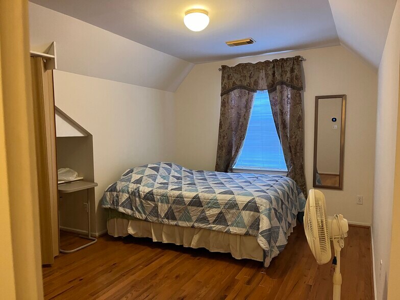 Building Photo - 6855 Bellgreen Dr