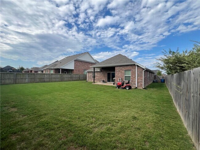 Building Photo - 4307 SW Eggersway Pl