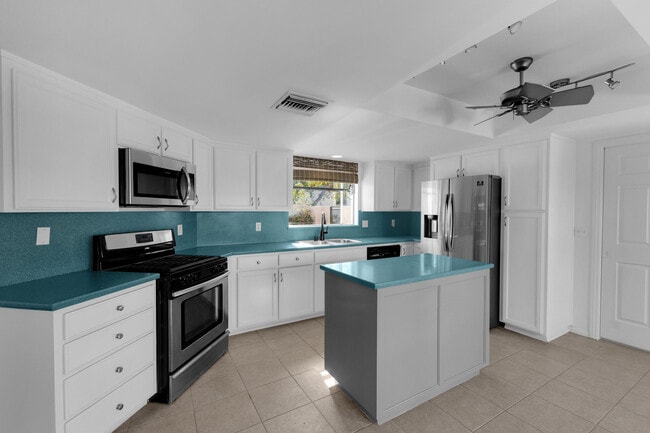 Building Photo - 39124 Channel Dr