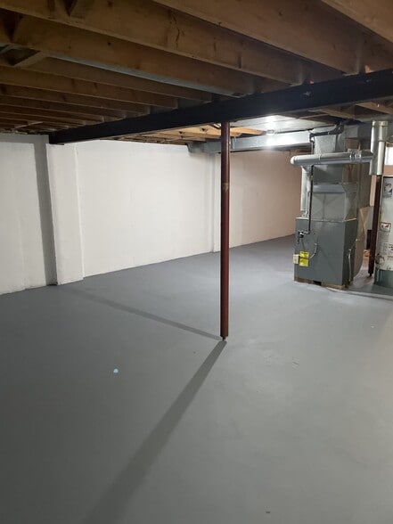 Building Photo - 1231 Primrose Ln