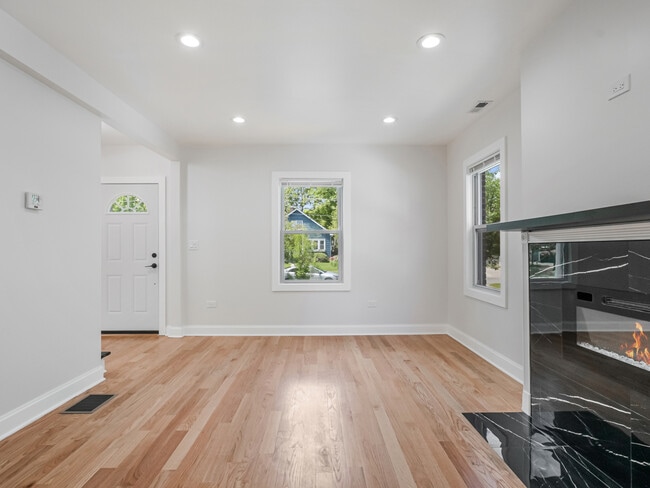 Building Photo - 1309 Ridgewood Dr