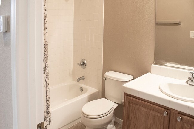 Building Photo - 3 Bed 2 Bath 55+ community of Miners Villa...