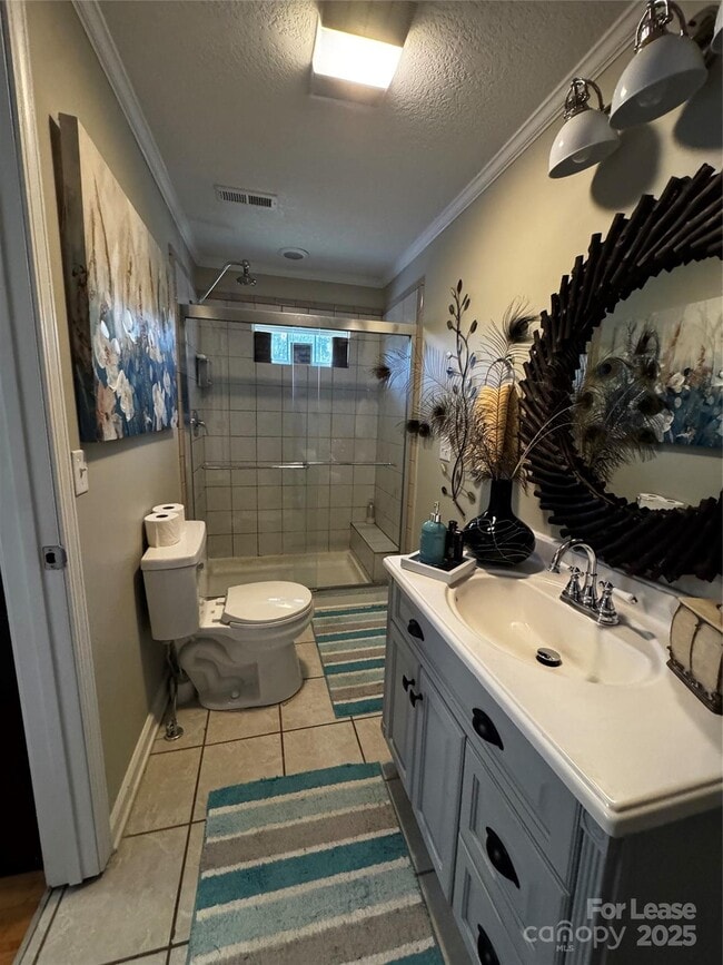 Building Photo - 404 Moss Springs Rd