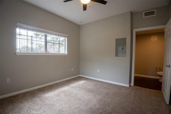 Building Photo - 2320 Gracy Farms Ln