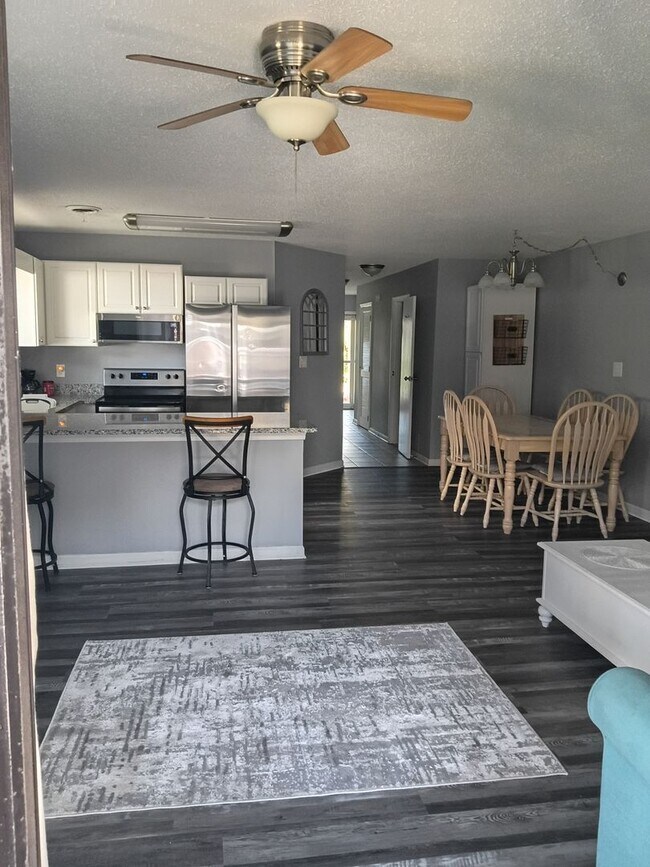 Building Photo - Golf Colony VII