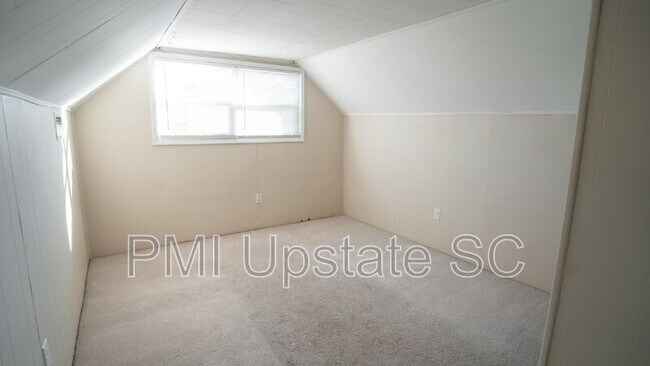 Building Photo - 68 Smythe Ave