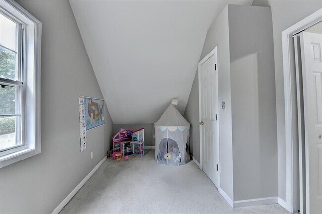 Building Photo - 2172 Woodbriar Dr