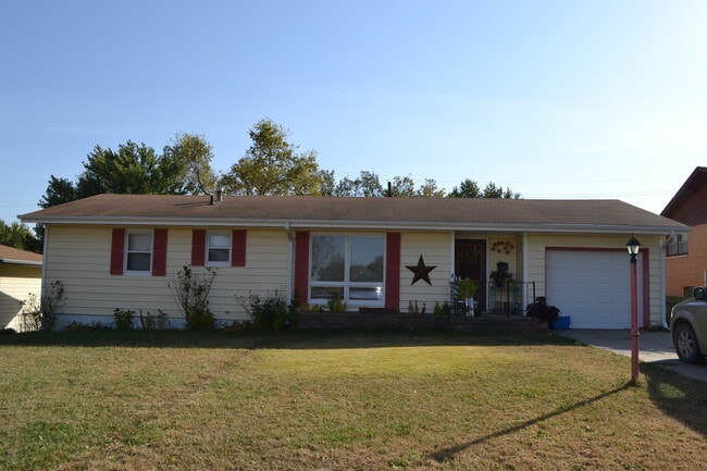 Building Photo - Nice 3-4 Br, 2 Bath Ranch style home, fenced in yard, garage, patio, full basement