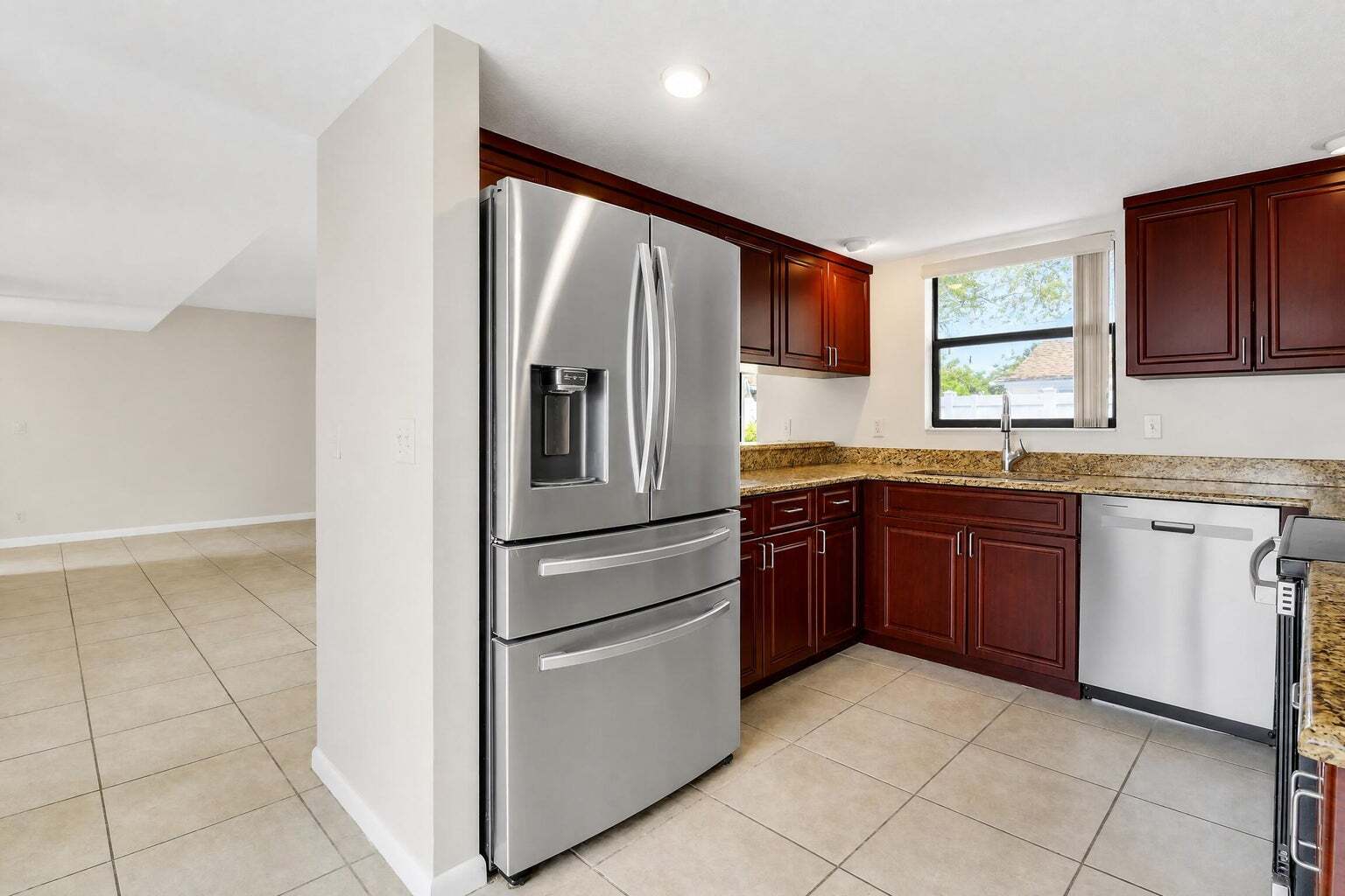 Building Photo - 202 Lakewood Dr